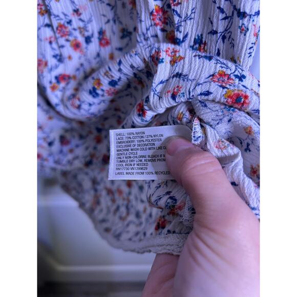 Xhilaration Embroidered Floral Lace Tank Top XL Boho Cottagecore Blouse - Picture 4 of 4